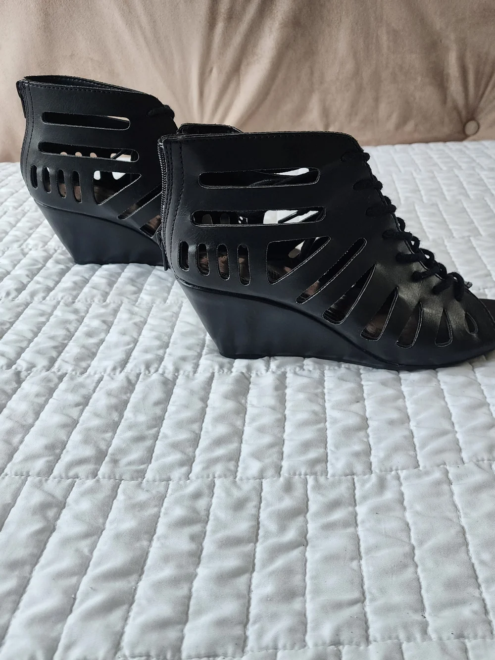 Brash Black Caged Gladiator Lace-Up Wedge Sandals Size 8